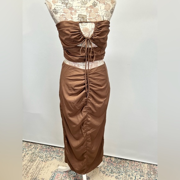 PRINCESS POLLY Brown strapless ruched cutout top and maxi skirt size 6. - Picture 9 of 14